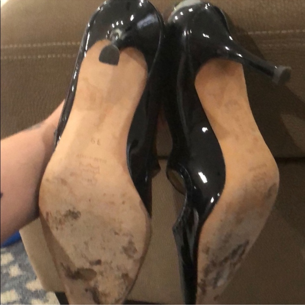 Manolo Blahnik Black Patent Leather Heels - Picture 7 of 8